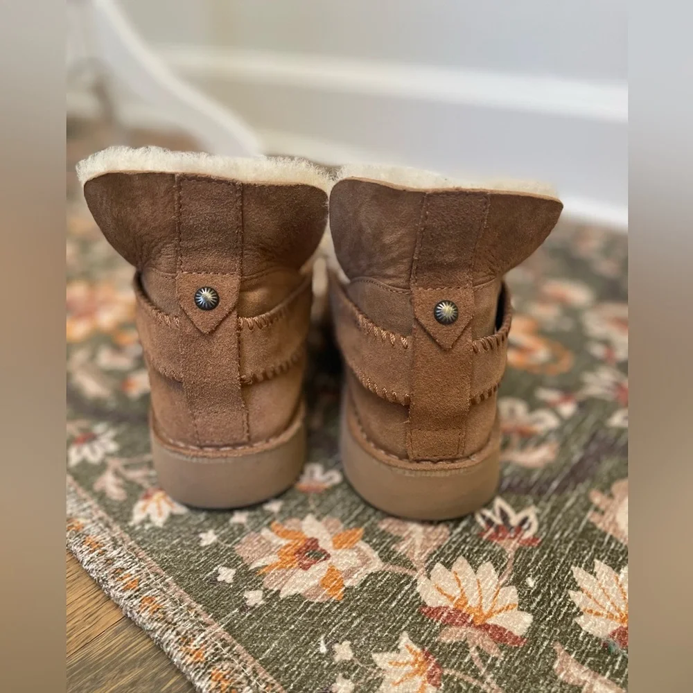 UGG McKay Classic Ankle Bootie in Chestnut Size 9.5 - Picture 5 of 9